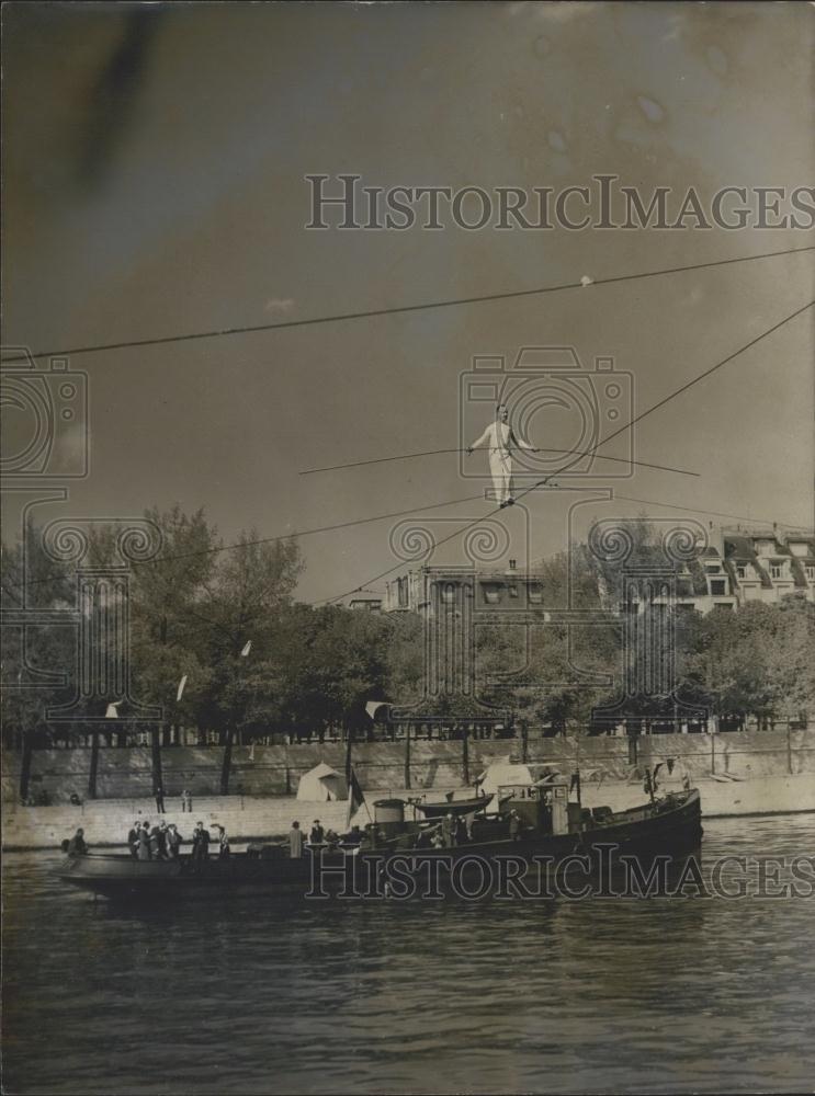 1953 Press Photo Tight Rope Walkers over Seine River - Historic Images