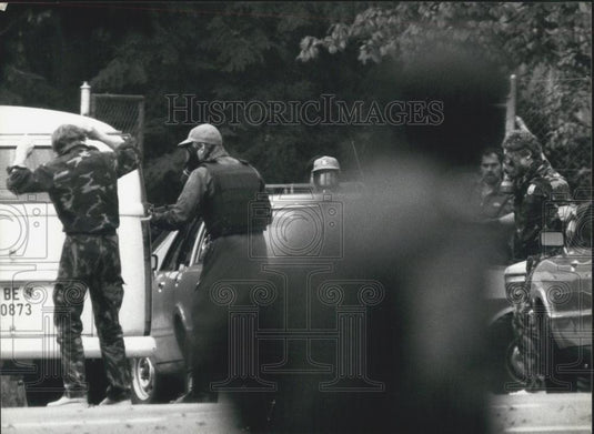 Press Photo Polish Embassy in Berne: Terrorists arrested - Historic Images