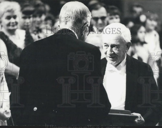 1966 Press Photo Professor Peyton Rous Receiving Nobel Medicine Prize Stockholm - Historic Images
