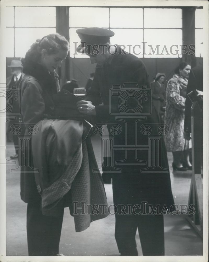 Press Photo Customs officer searches ayoung passenger - Historic Images