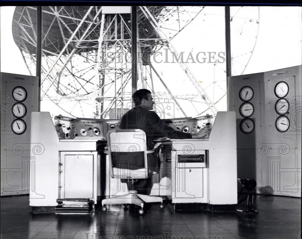 Press Photo Interior View Modern Control Room Mark I Radio Telescope Britain - Historic Images