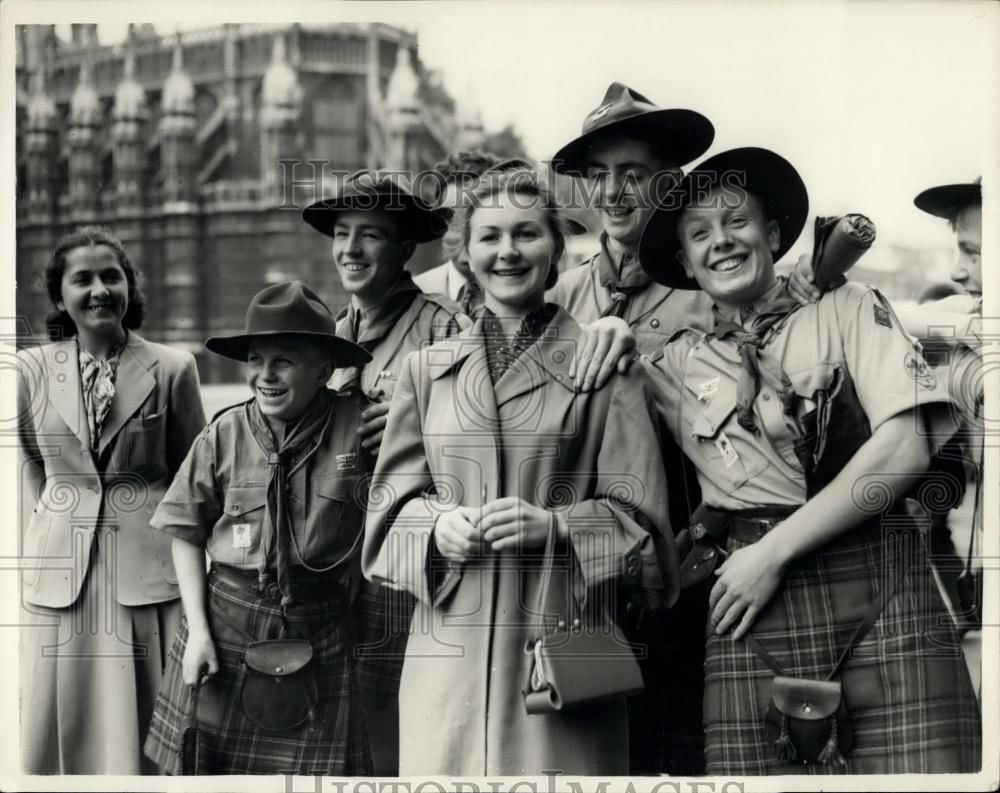 1954 Press Photo Russian Students, Houses of Parliament - Historic Images