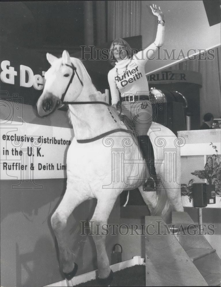 Press Photo Annual Amusement Trades Exhibition - Historic Images