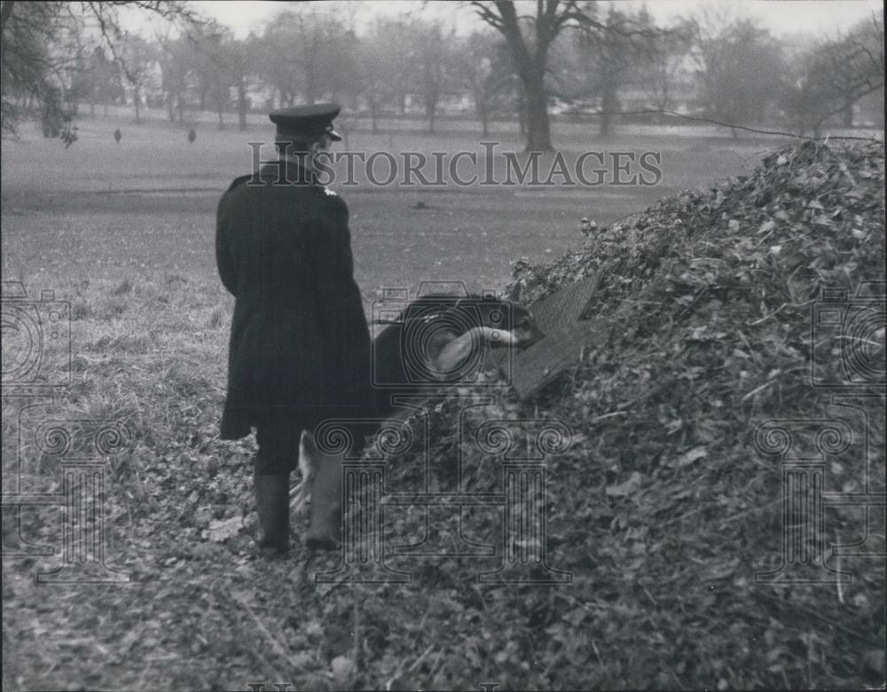 1969 Press Photo Police Search For Muriel McKay, Kidnapped Wife Of Alex McKay - Historic Images