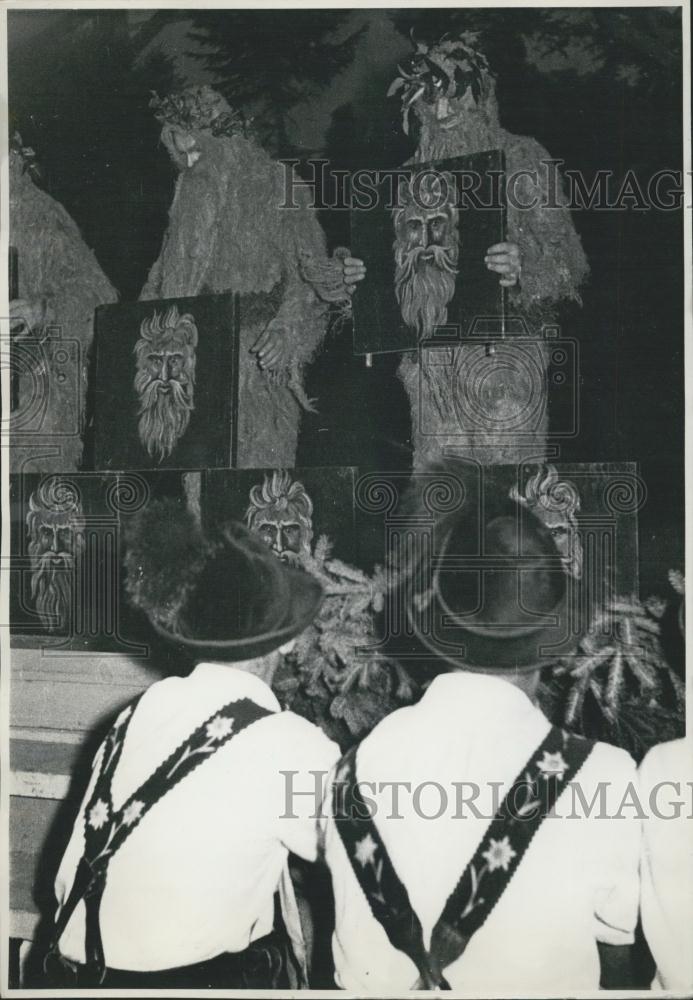 Press Photo Eel Men Dance At Algua Festival After 13 Yrs - Historic Images