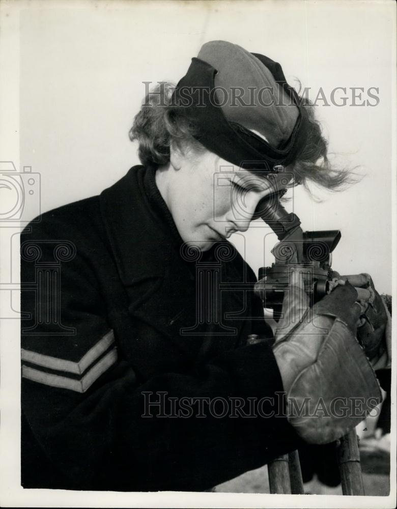 Press Photo CPL. Jean Davis of Leominster on the Maplin Sands - Historic Images