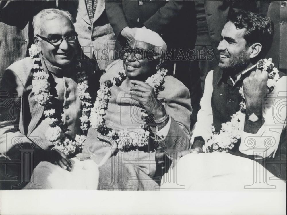 1977 Press Photo Krishan Kant, left, and Mr Chandra Sekhar &amp; Jagjiwan Ram - Historic Images