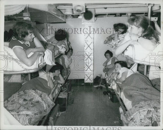 Press Photo Bedtime in the Girls Dormitory - Bunk -Style - Historic Images