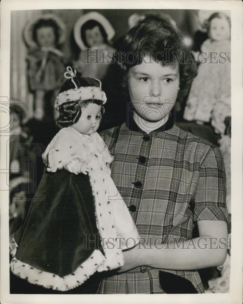 1953 Press Photo Baroness Elizabeth Is Coronation Debutante In Toyland - Historic Images