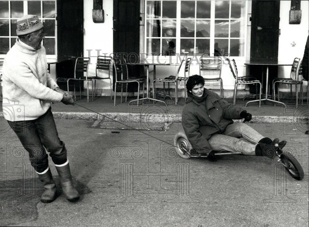 1985 Press Photo Herman Schreiber &amp; his cycle invention - Historic Images