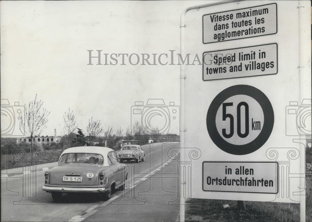 1962 Press Photo border crossing of Remich-Germany-Luxembourg- Speed Limit Sign - Historic Images