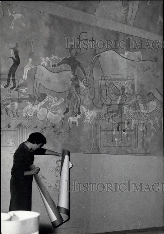 1957 Press Photo 6.000 years old drawings to be seen in Paris - Historic Images