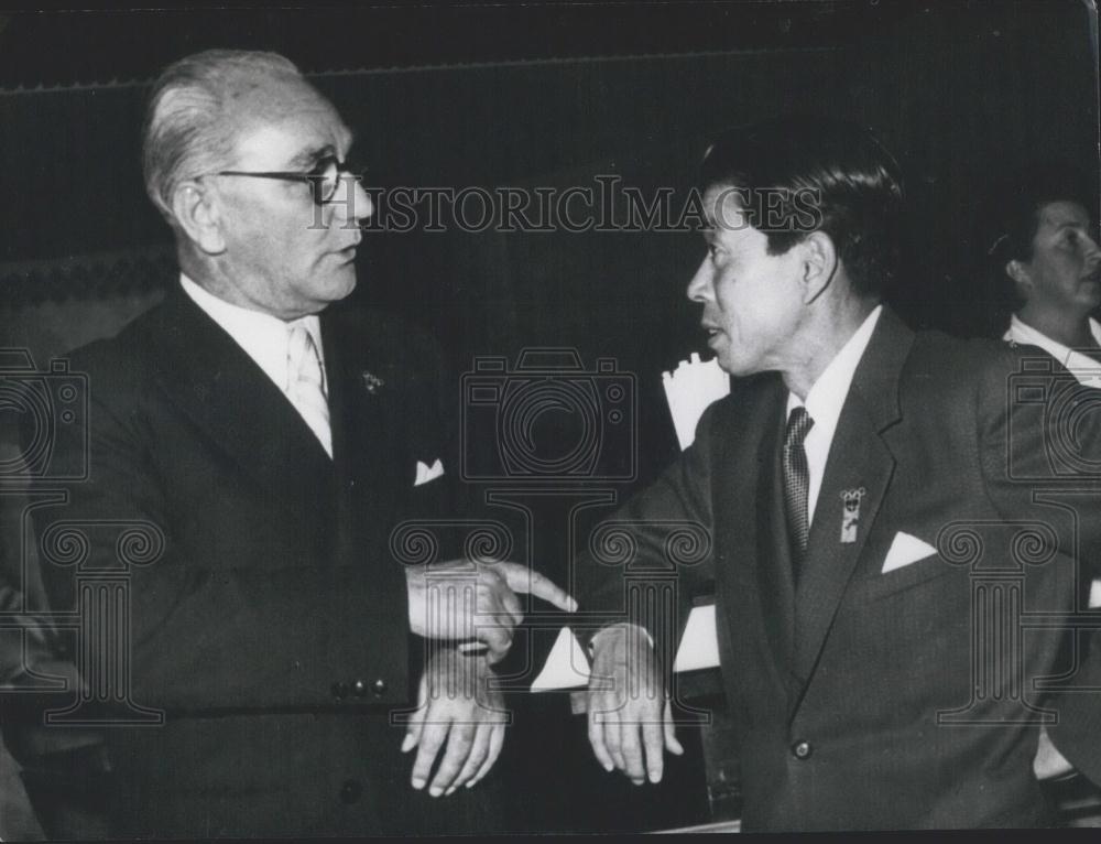 1959 Press Photo Dr. Alois Lugger Mayor Innsbruck Kazushige Hirasawa Tokyo - Historic Images