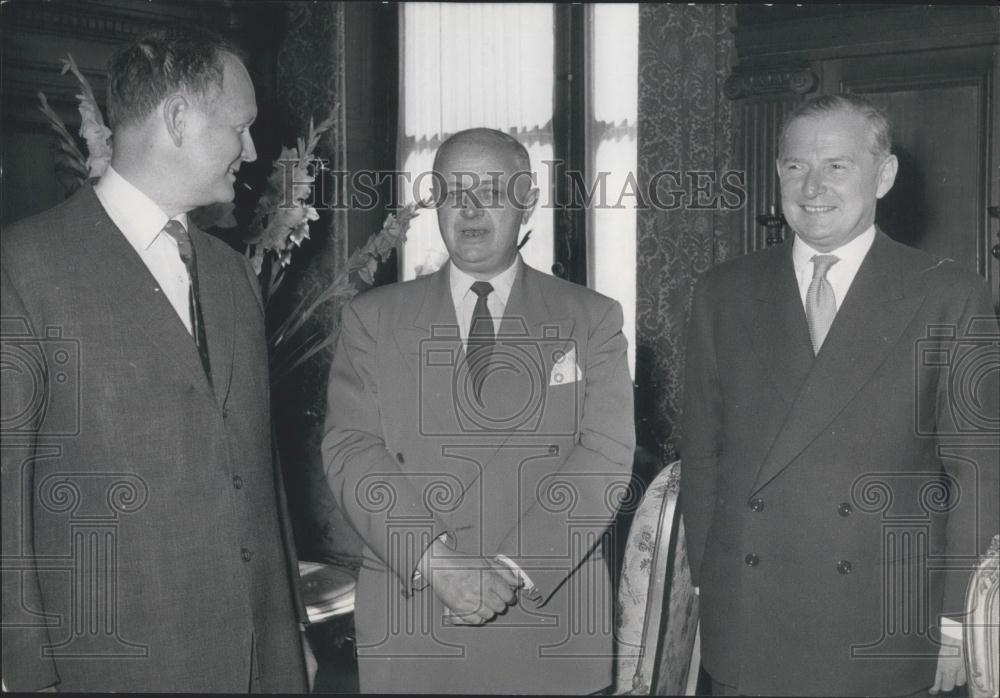 1956 Press Photo British Foreign Minister Selwyn Lloyd Pineau Meeting - Historic Images