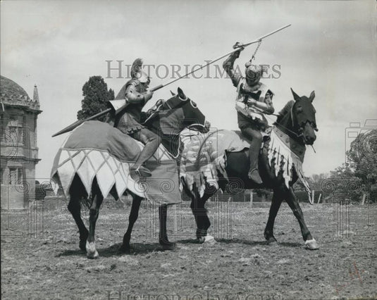 1964 Press Photo Lieut. Ralph Cowdy & Lieut. Michael Goodbody Jousting - Historic Images