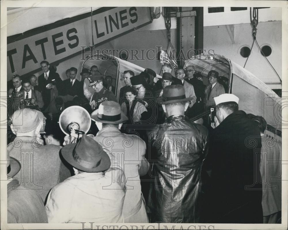 1953 Press Photo General Arriving At TWA In New York - Historic Images