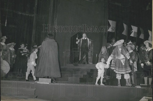 1956 Press Photo Victor Hugo's play 'Cromwell - Historic Images