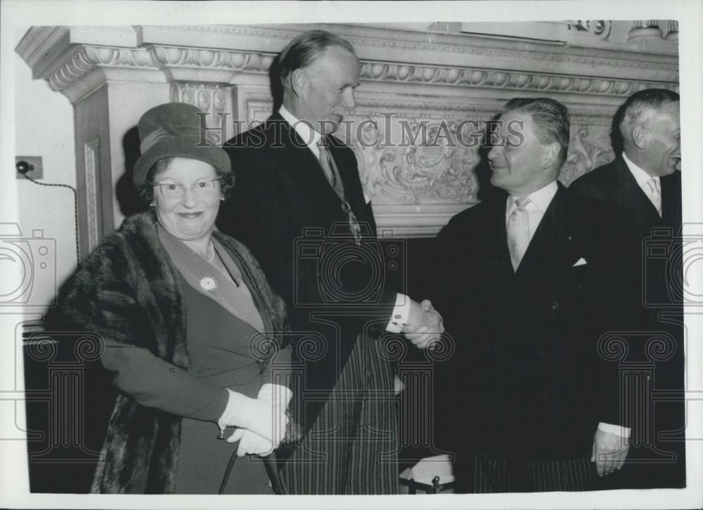 1960 Press Photo Dorothy Newman,Sir Edmund Stockdale,A. Staehr Johanson - Historic Images