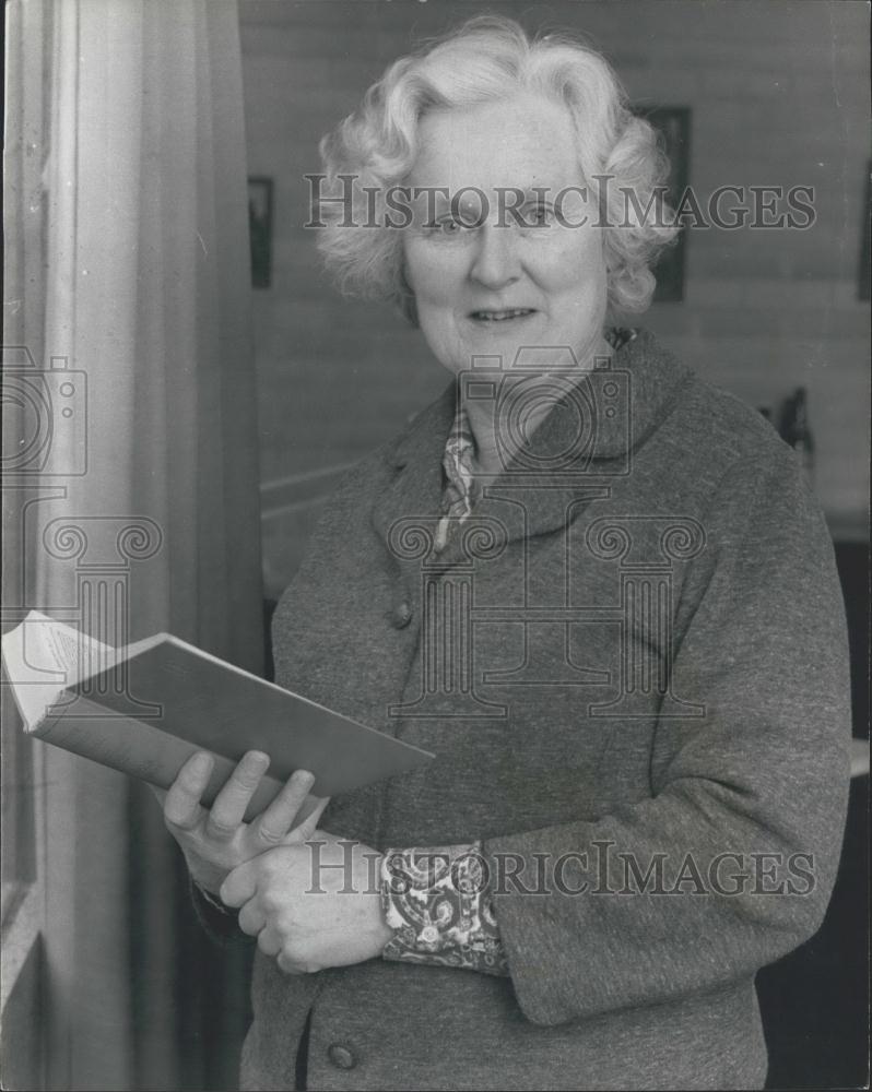 1975 Press Photo Cambridge University's First Woman Vice Chancellor - Historic Images