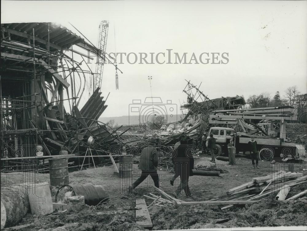 1971 Press Photo Man Killed & Fifteen Injured in Motorway Bridge Collapse - Historic Images