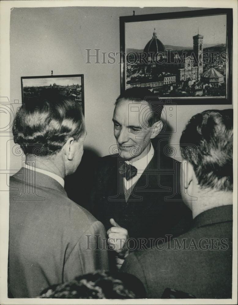 1957 Press Photo Professor Daniele Bovet Italian Scientist Chairman Laboratory - Historic Images