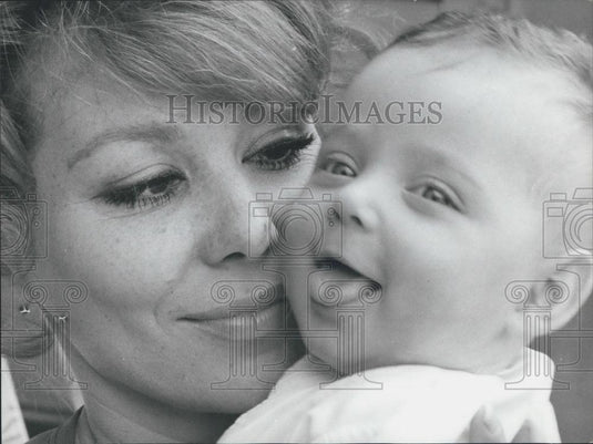 Press Photo Irina Demick and Daughter Marie Emanuelle - Historic Images