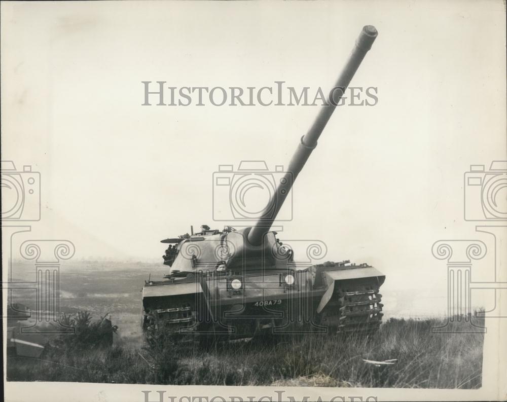 1955 Press Photo Demonstration of Conqueror Tank - Historic Images