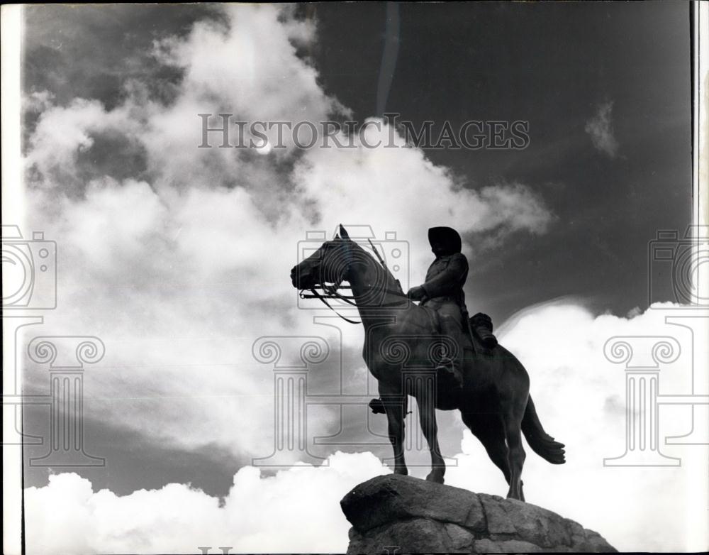 Press Photo "Rider of S.W.A." at Windhoek South West Africa War Memorial - Historic Images