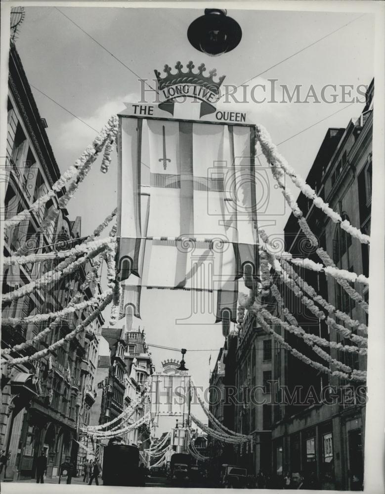 1953 Press Photo London Coronation Decoration - Historic Images