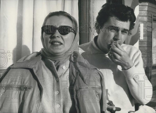 1957 Press Photo Edmund Purdom Actor Wife Winter Holiday St. Moritz Switzerland - Historic Images