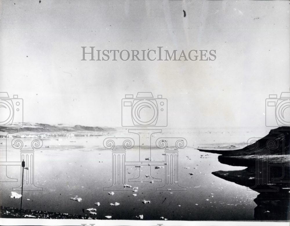 1968 Press Photo Search for H-Bombs after American Bomber crashed in Greenland - Historic Images