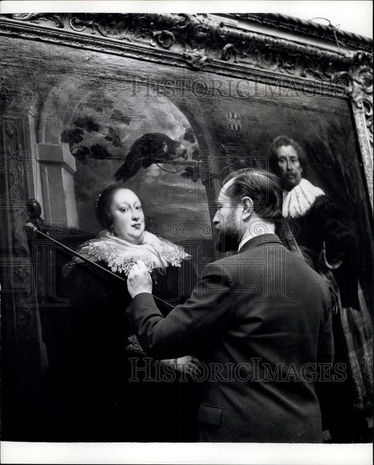 Press Photo National Gallery expert Mr. Arthur Lucas - Historic Images