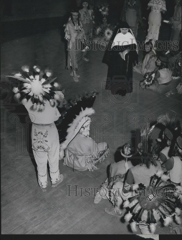 Press Photo Hiawatha Play Performance Mount Mary College Overview Stage - Historic Images