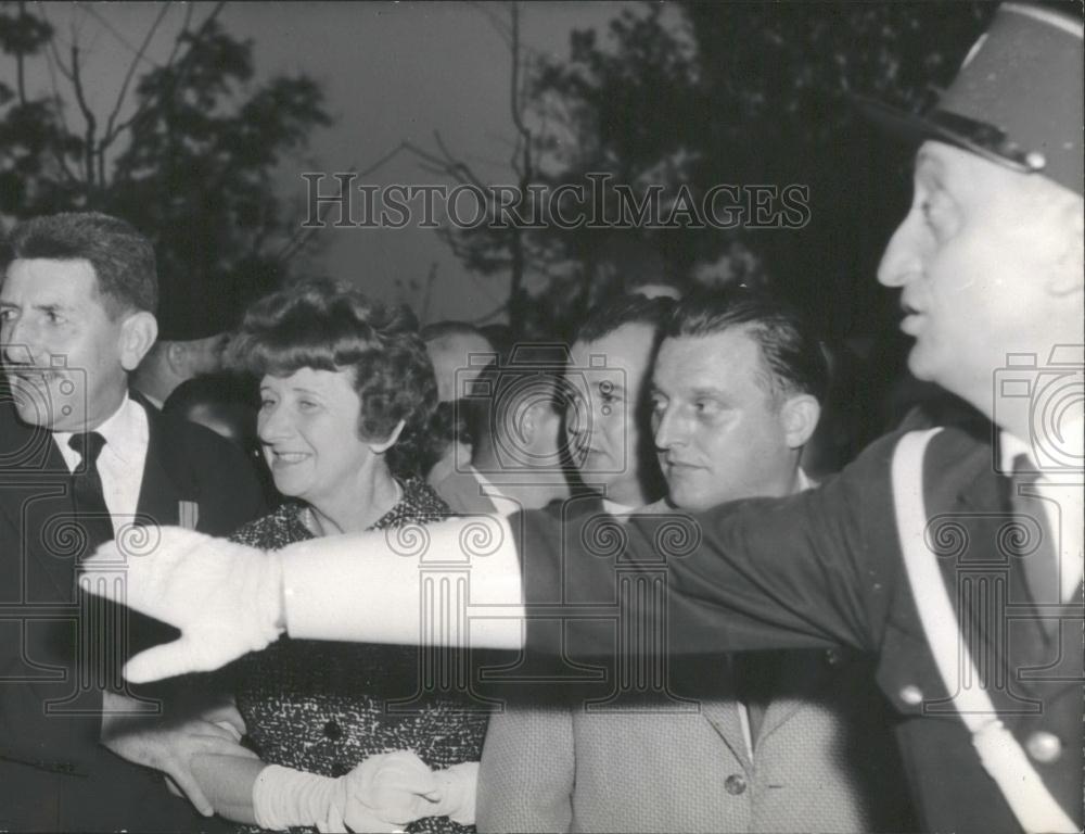 1961 Press Photo Paratroop General Massu Wife Mont Valerian - Historic Images