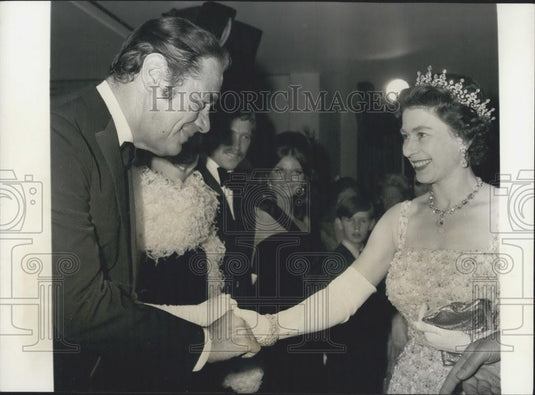 1967 Press Photo Queen Elizabeth II meets actor Rex Harrison - Historic Images