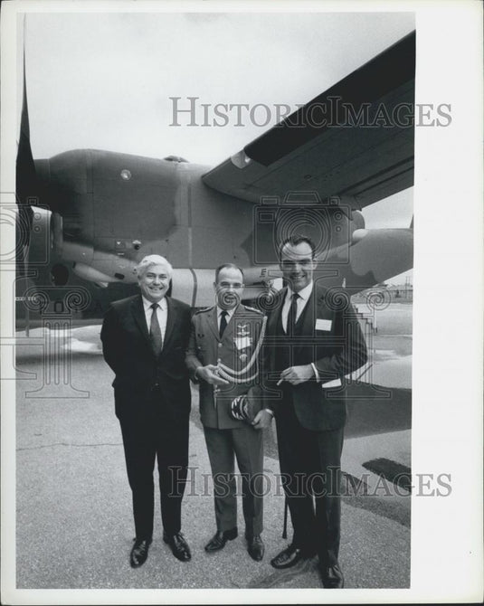 1968 Press Photo W.B. Boggs President Havilland Aircraft Canada Col Paulo Salema - Historic Images