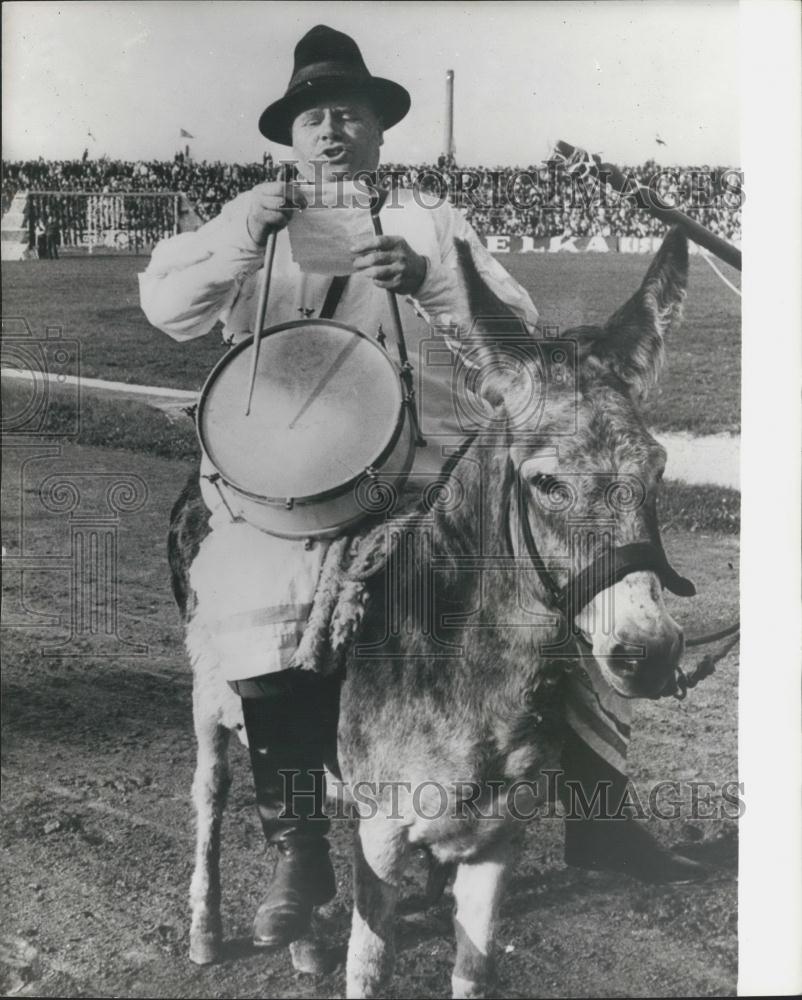 Press Photo Golden Sands Vintage Festival in Eastern Hungary - Historic Images