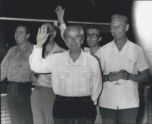 1970 Press Photo eight Britons, accompanied by six Swiss and two Germans - Historic Images