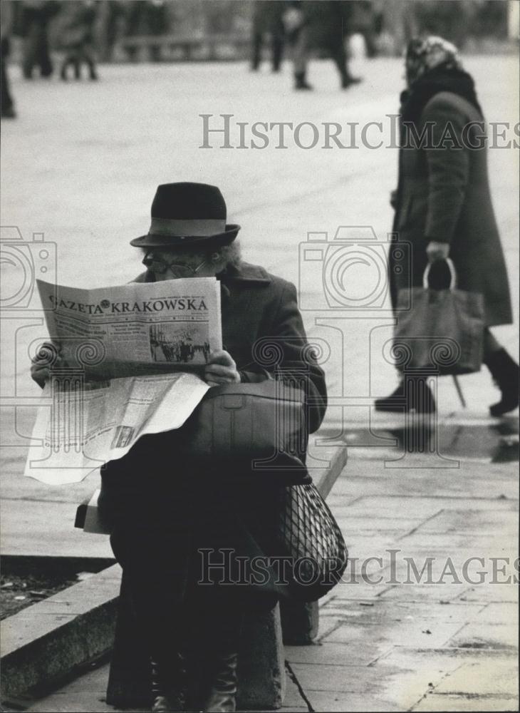 1982 Press Photo Martial-law news? - Historic Images