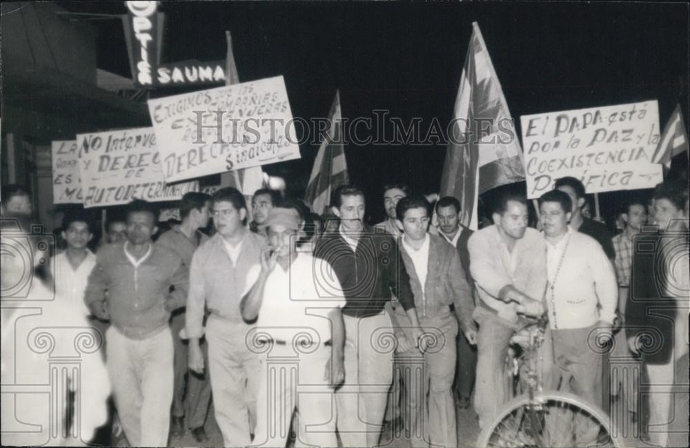 1963 Press Photo Costa Rican Workers Celebrating "May Day": - Historic Images