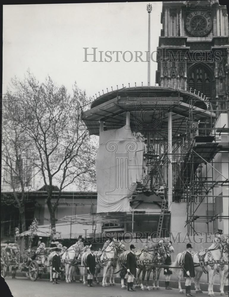 Press Photo Stage Coach Drawn Windsor Greys Westminster Abbey Coronation - Historic Images