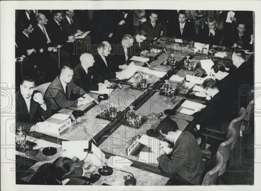 Press Photo Atom test talks open in Geneva - Historic Images