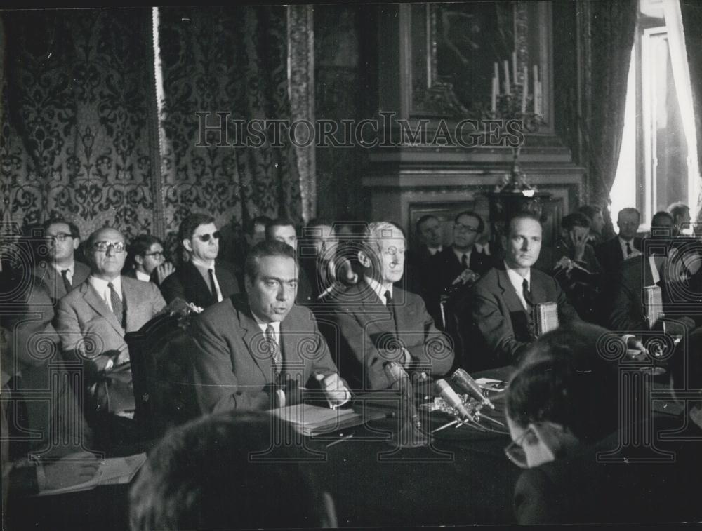 1968 Press Photo New French Finance Minister Francois Ortoli Press Conference - Historic Images