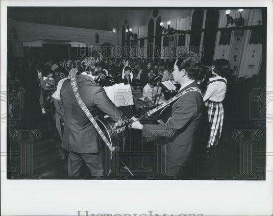 1980 Press Photo Christmas Mass in Shukagawa Japan - Historic Images