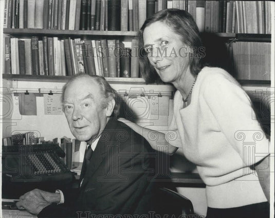 1975 Press Photo Robert Russell Race Ruth Sanger Scientists London - Historic Images