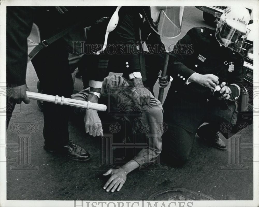 Press Photo Policemen Beating A Man - Historic Images