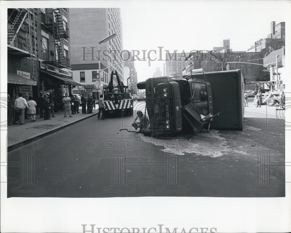 1972 Press Photo Traffic Accident, 29 Street Avenue, New York City - Historic Images