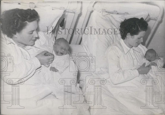 1952 Press Photo Marie-France & Jean-Michel with their mothers - Historic Images