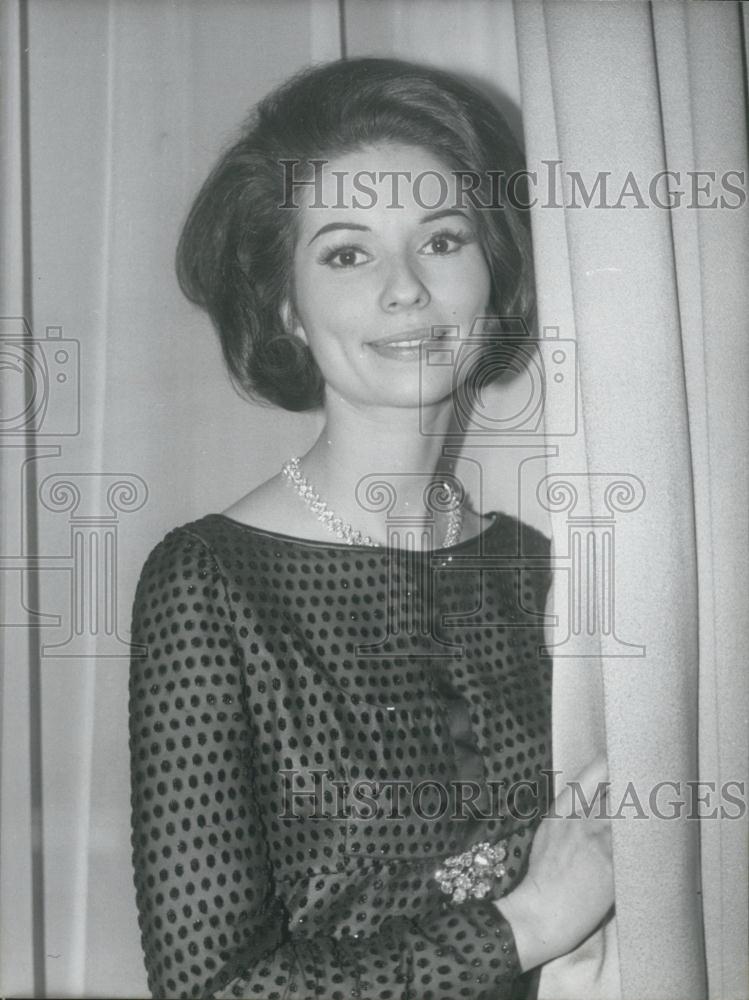 1965 Press Photo Mireille Saunin Television Announcer Luxembourg TV - Historic Images