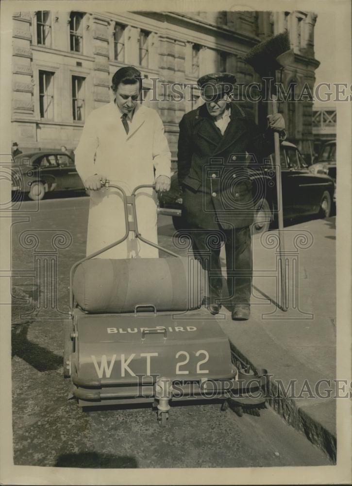 1956 Press Photo Westminster Council try out Mechanical Roadsweeper - Historic Images